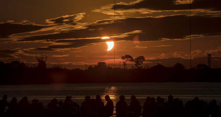 Las mejores imgenes del eclipse solar del 2 de julio