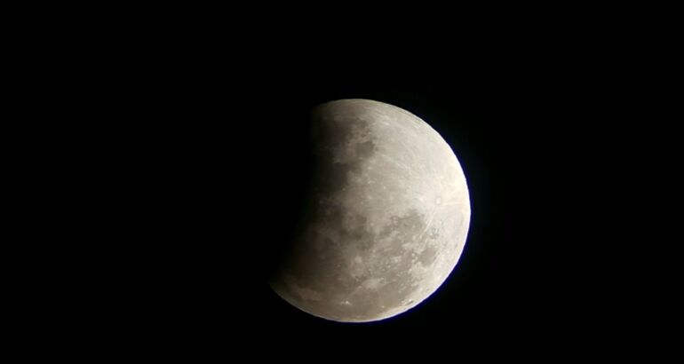 No te pierdas el eclipse parcial de Luna la madrugada del mircoles 