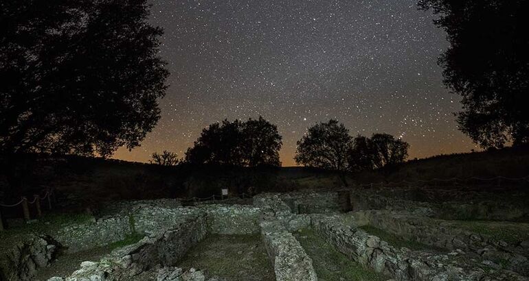 Senda de estrellas por el Castro de Capote y las dehesas