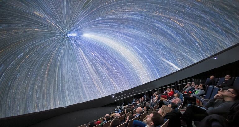 En mitad del espacio gracias al planetario de ESO Supernova