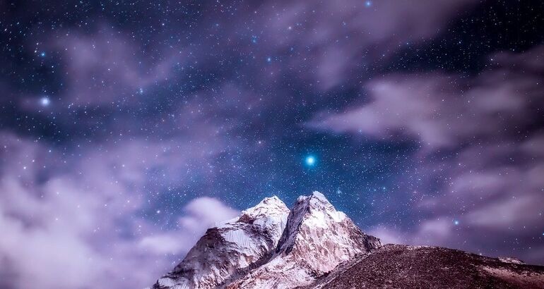 Montaas del mundo que tocan las estrellas