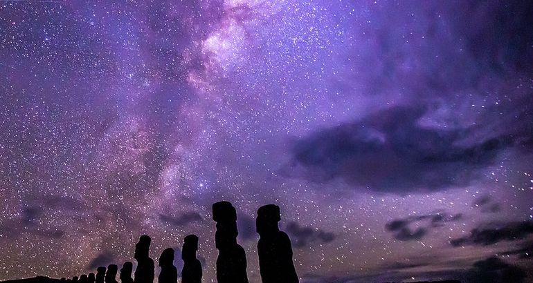 Los moais guardianes milenarios de las estrellas en la Isla de Pascua