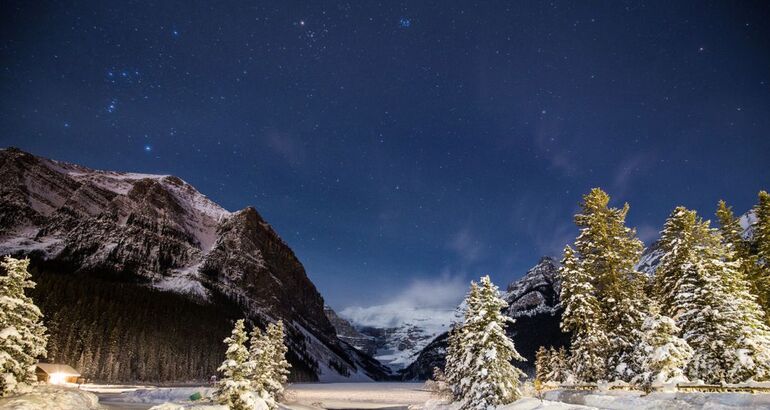 Las estrellas sobre las Montaas Rocosas de Canad