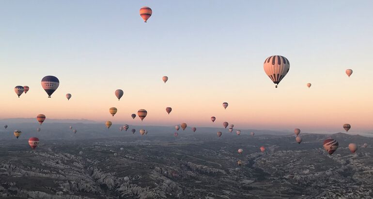 Amanecer en globo y el espectacular cielo de la Capadocia