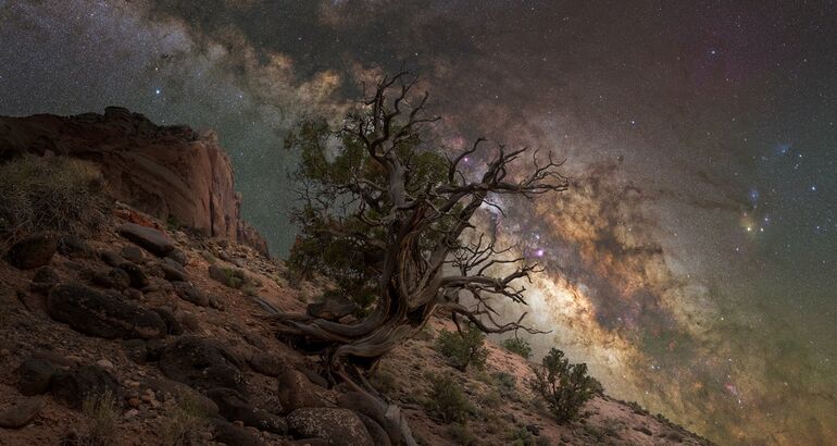 Capitol Reef los espectaculares cielo de Utah y la arruga en la tierra