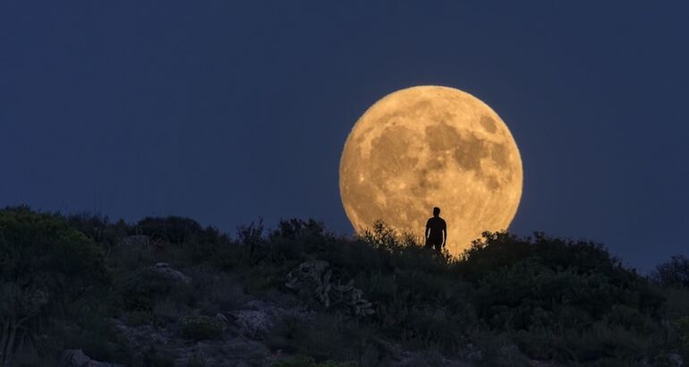 2024 trae cinco superlunas nuevas seguidas y el mayor eclipse solar del ao 