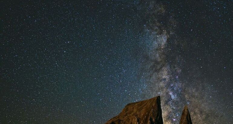 Estrellas bajo el primer Patrimonio Natural de la Humanidad Islas Galpagos 