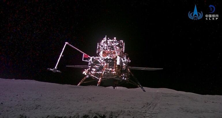 China trae a la Tierra las primeras muestras de la cara oculta de la Luna