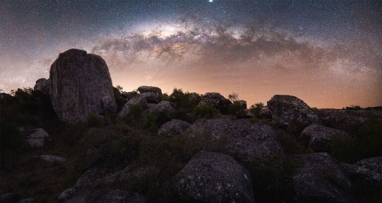 Sierras de Mahoma Astroturismo en el Mar de Piedras en Uruguay
