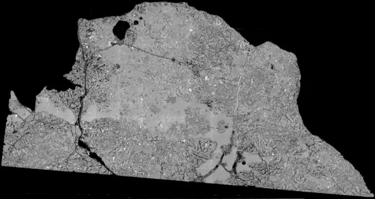 El meteorito lunar ms joven encontrado en la Tierra revela el pasado volcnico de la Luna