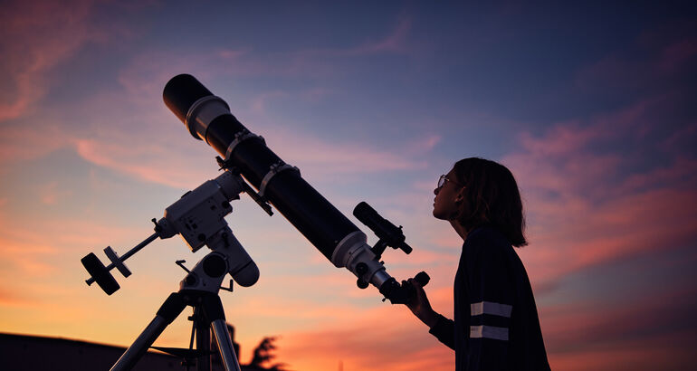La primera vez que miras las estrellas todo lo que te pasa y no te cuentan