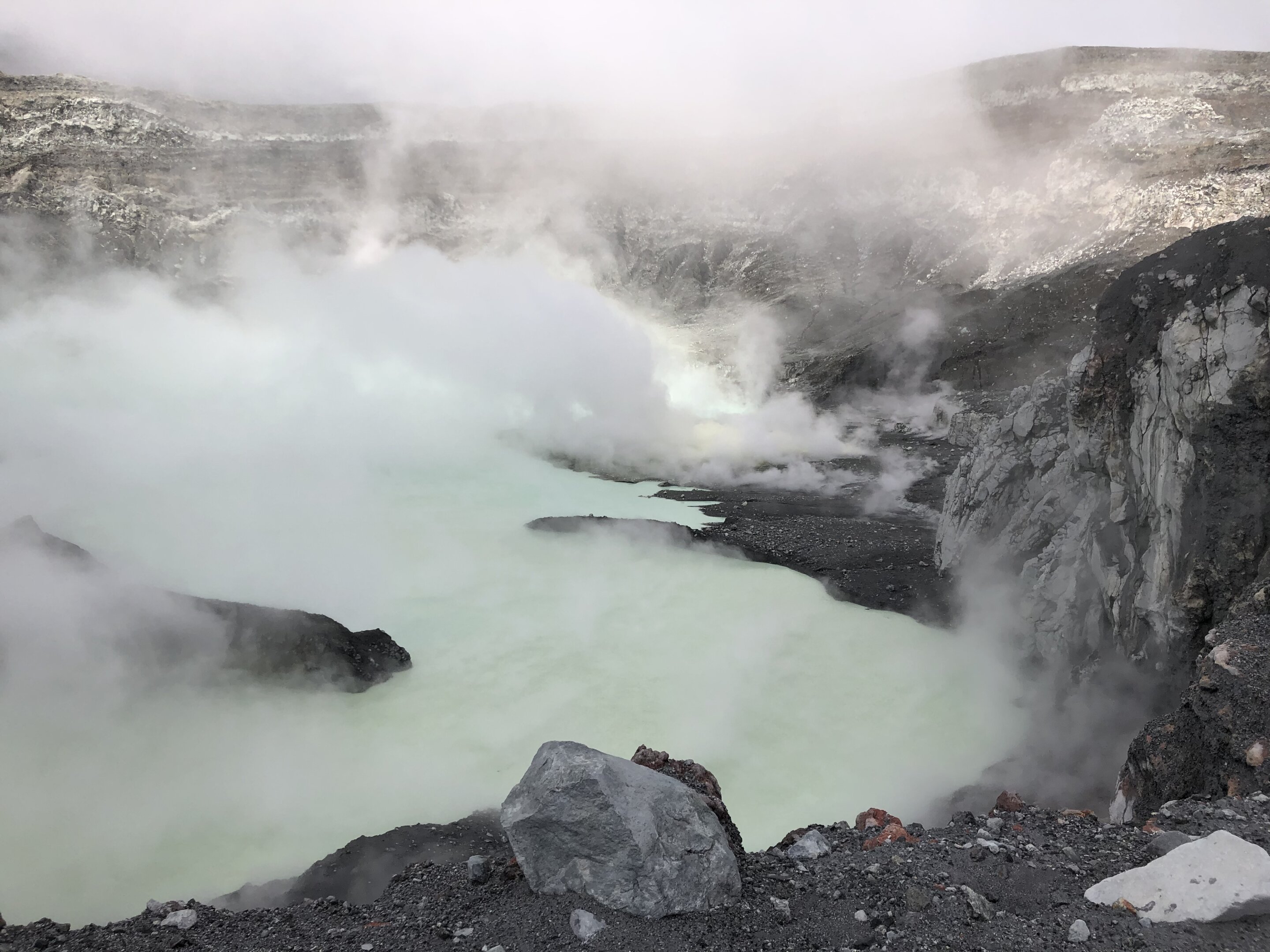 lago del cráter del volcán Poás en Costa Rica