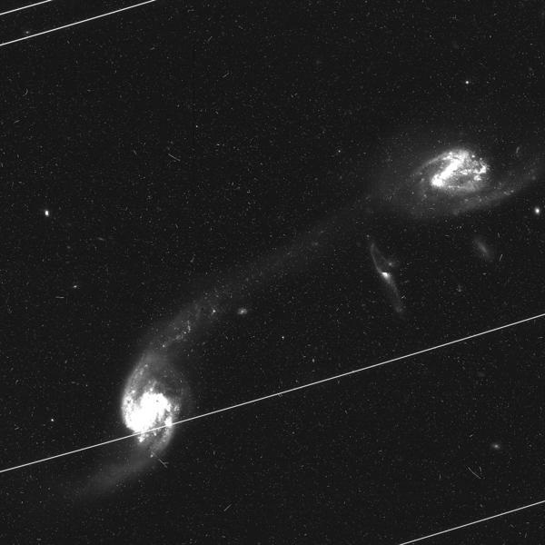 Fotobombardeo a Hubble