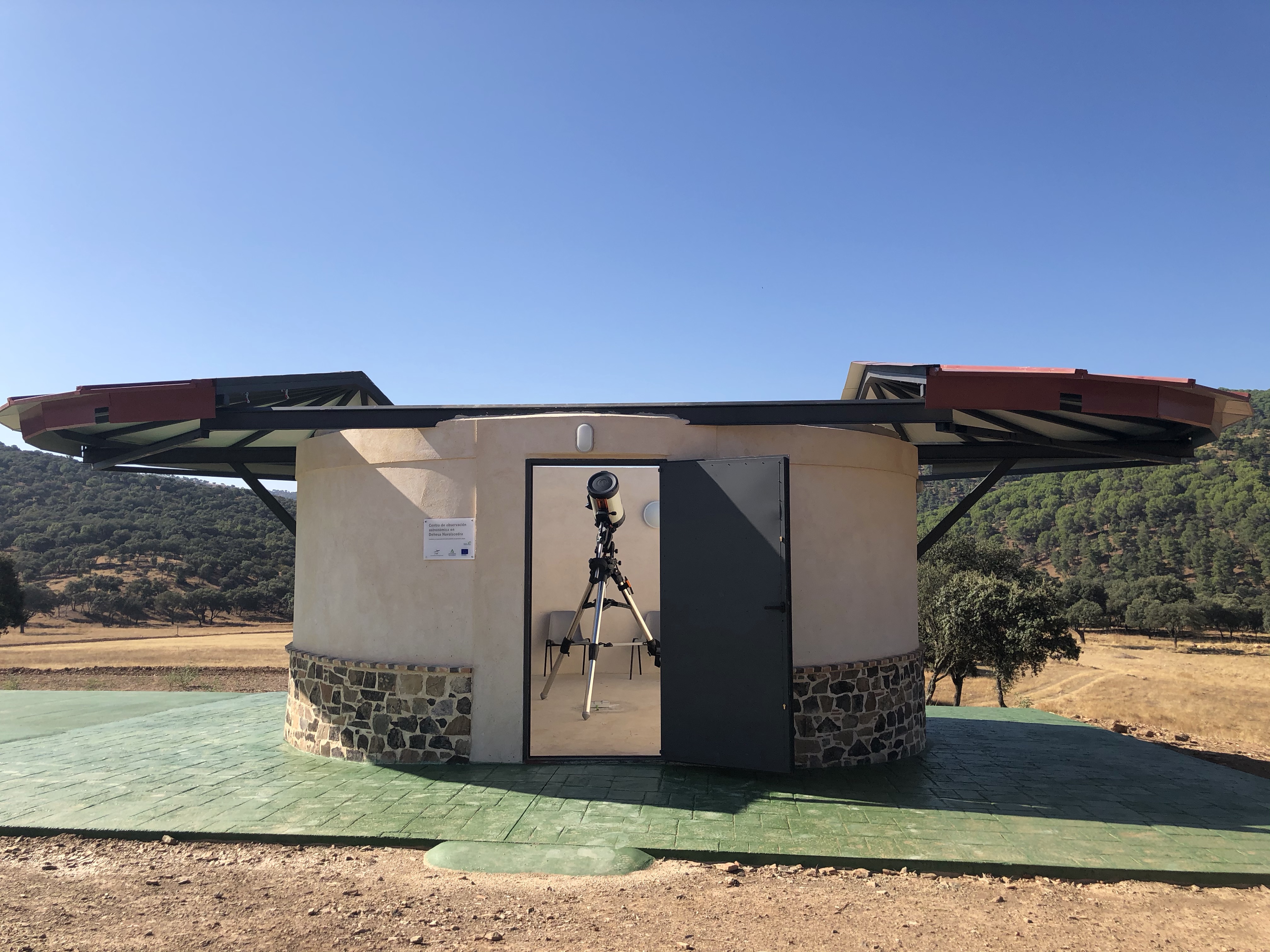 Centro de Observación Astronómica en Dehesa Navalacedra